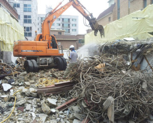 Đập Phá, Tháo Dỡ Công Trình Tại Quận 7 An Toàn, Uy Tín